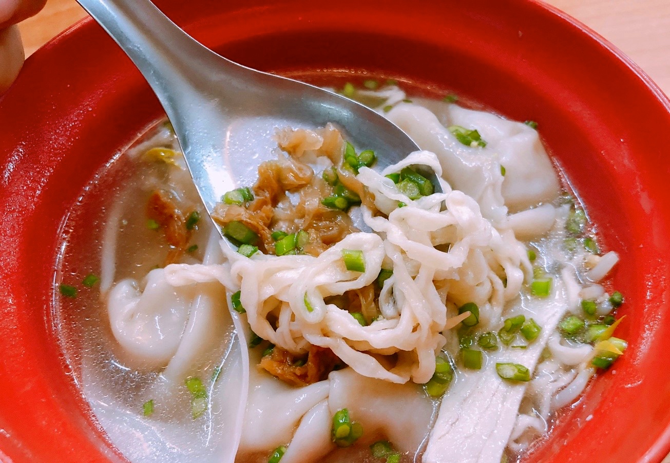 【台南 福榮小吃店】邁向百年的阿瑞意麵。自製意麵不添加味精口味相當清淡! 【台南 福榮小吃店】邁向百年的阿瑞意麵。自製意麵不添加味精口味相當清淡!