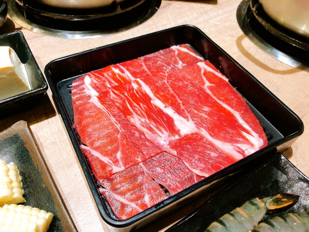【台北 東吉水產】馬辣集團也推超市火鍋。60元享有麵食.牛丼.UCC咖啡.MEJI冰淇淋無限吃