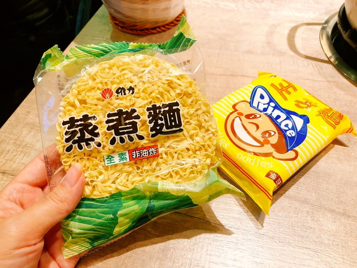 【台北 東吉水產】馬辣集團也推超市火鍋。60元享有麵食.牛丼.UCC咖啡.MEJI冰淇淋無限吃