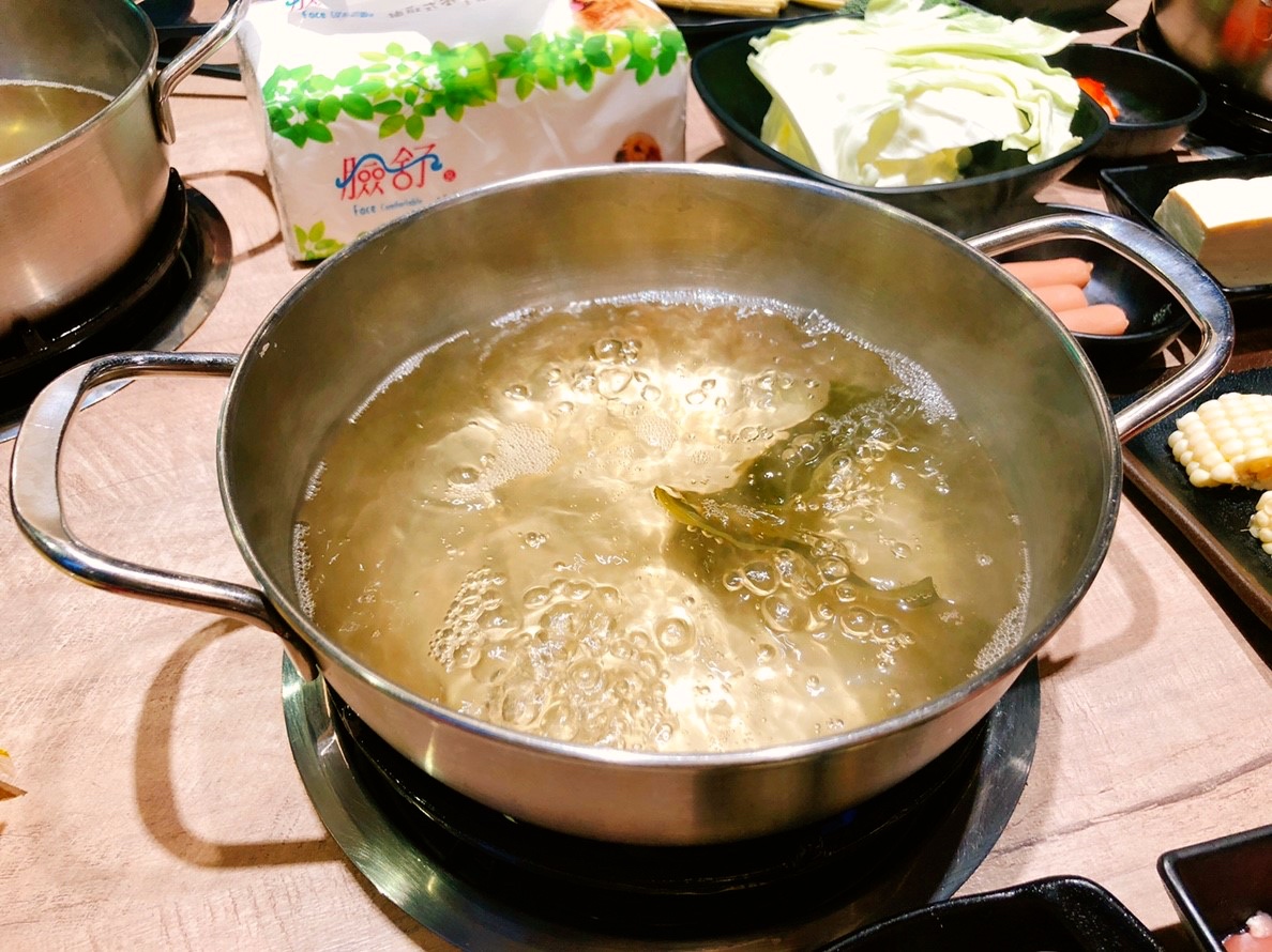 【台北 東吉水產】馬辣集團也推超市火鍋。60元享有麵食.牛丼.UCC咖啡.MEJI冰淇淋無限吃