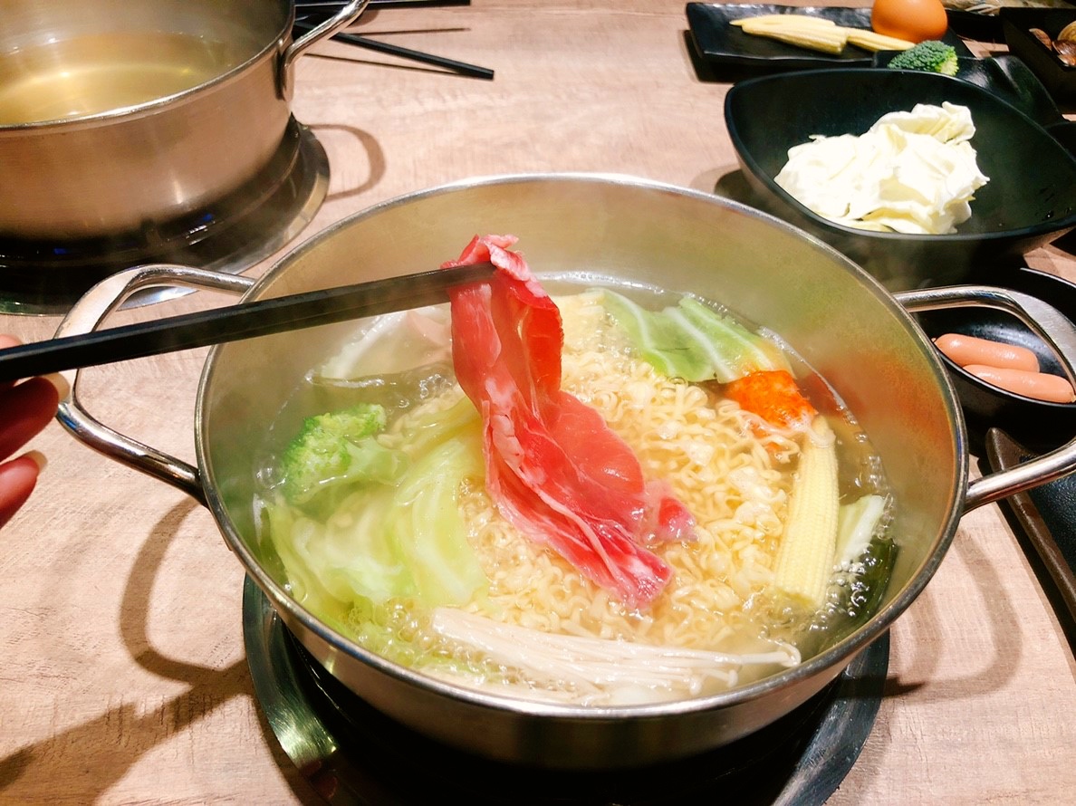 【台北 東吉水產】馬辣集團也推超市火鍋。60元享有麵食.牛丼.UCC咖啡.MEJI冰淇淋無限吃