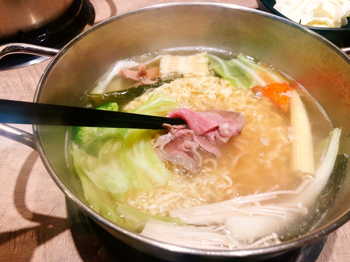 【台北 東吉水產】馬辣集團也推超市火鍋。60元享有麵食.牛丼.UCC咖啡.MEJI冰淇淋無限吃