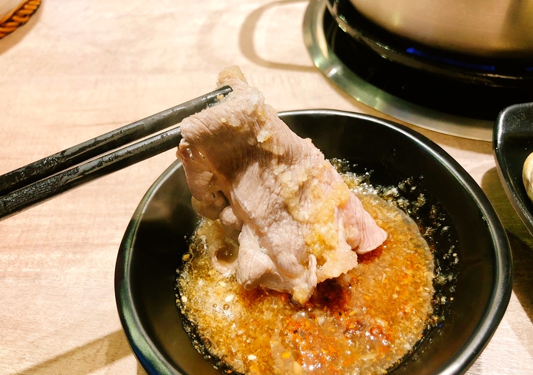 【台北 東吉水產】馬辣集團也推超市火鍋。60元享有麵食.牛丼.UCC咖啡.MEJI冰淇淋無限吃