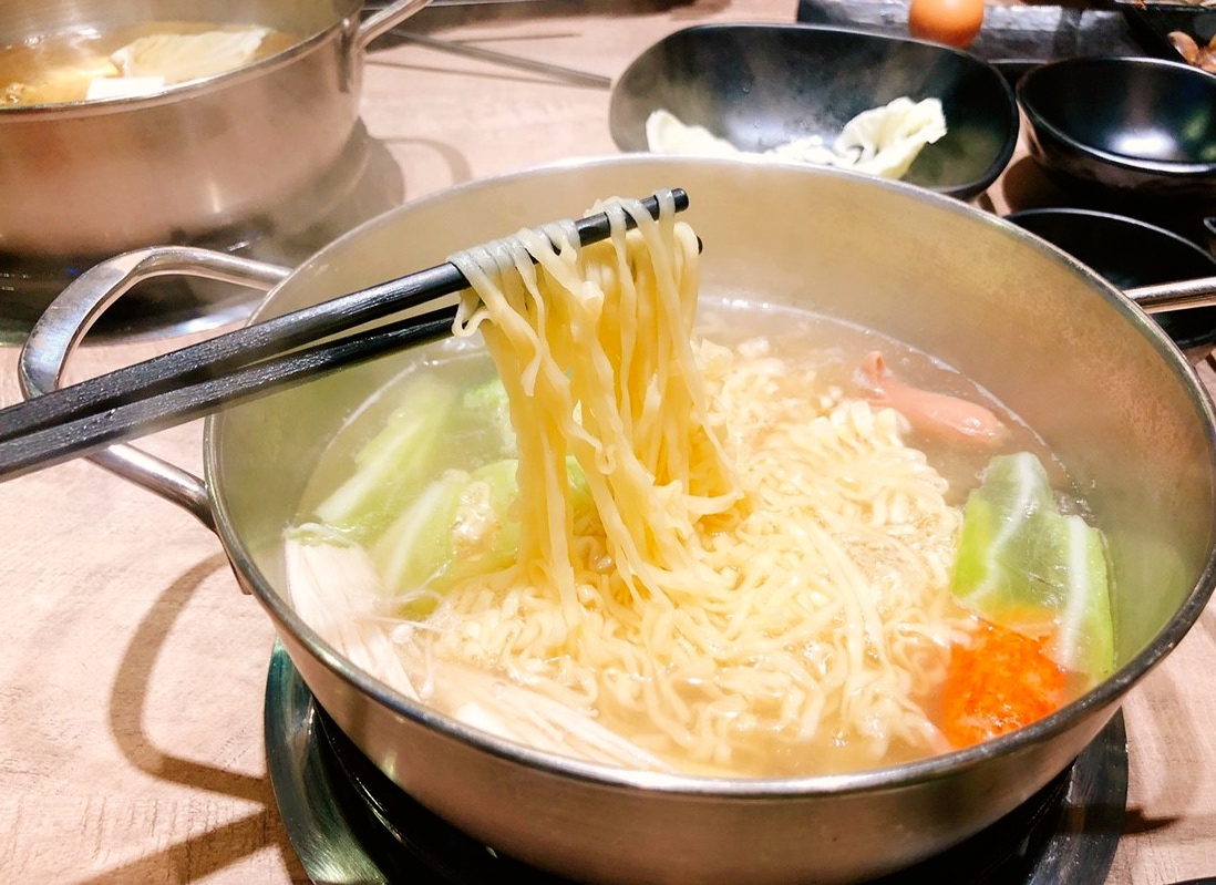 【台北 東吉水產】馬辣集團也推超市火鍋。60元享有麵食.牛丼.UCC咖啡.MEJI冰淇淋無限吃