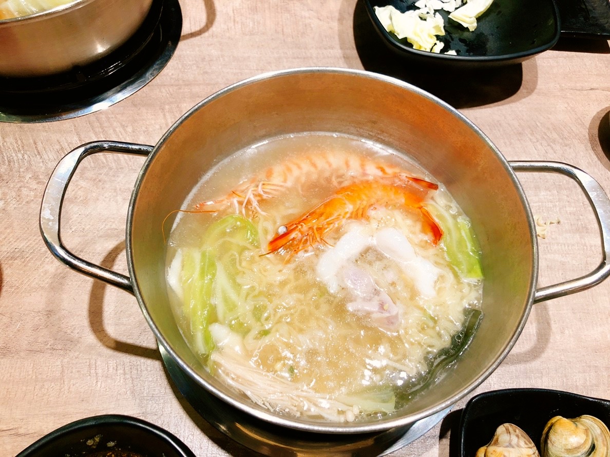 【台北 東吉水產】馬辣集團也推超市火鍋。60元享有麵食.牛丼.UCC咖啡.MEJI冰淇淋無限吃