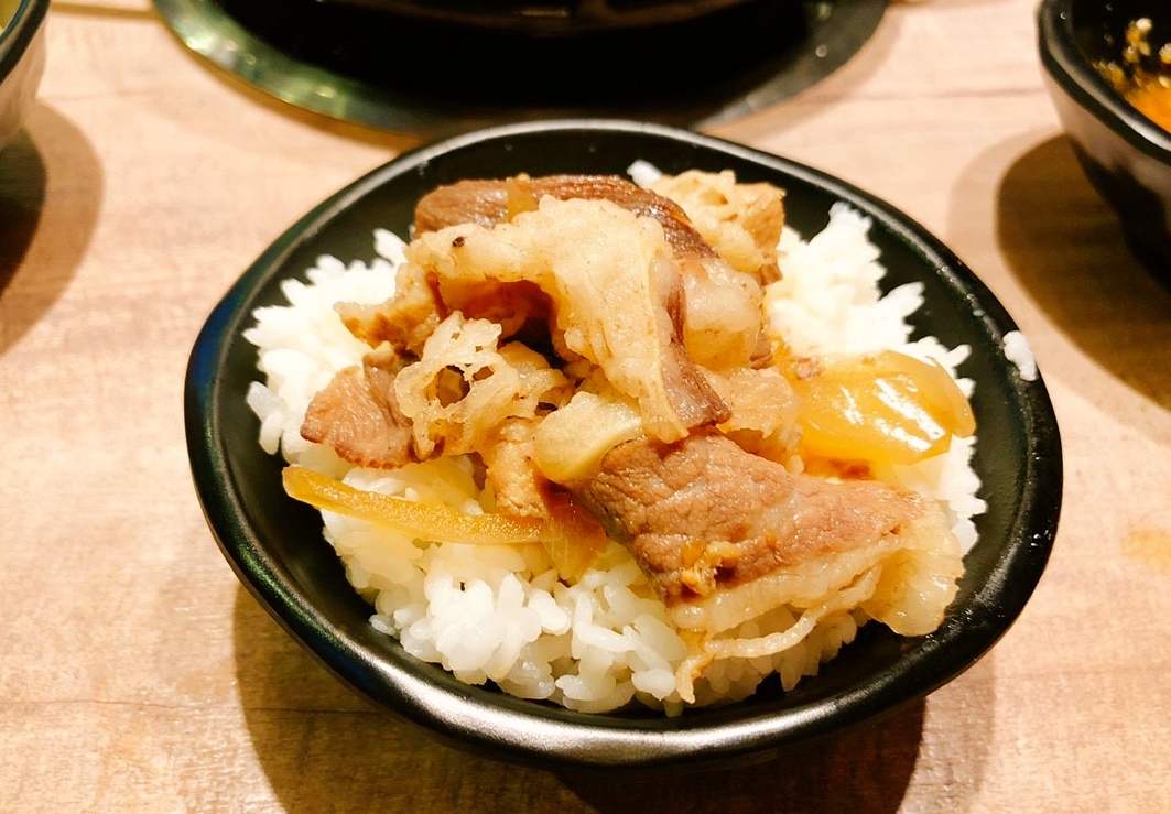 【台北 東吉水產】馬辣集團也推超市火鍋。60元享有麵食.牛丼.UCC咖啡.MEJI冰淇淋無限吃