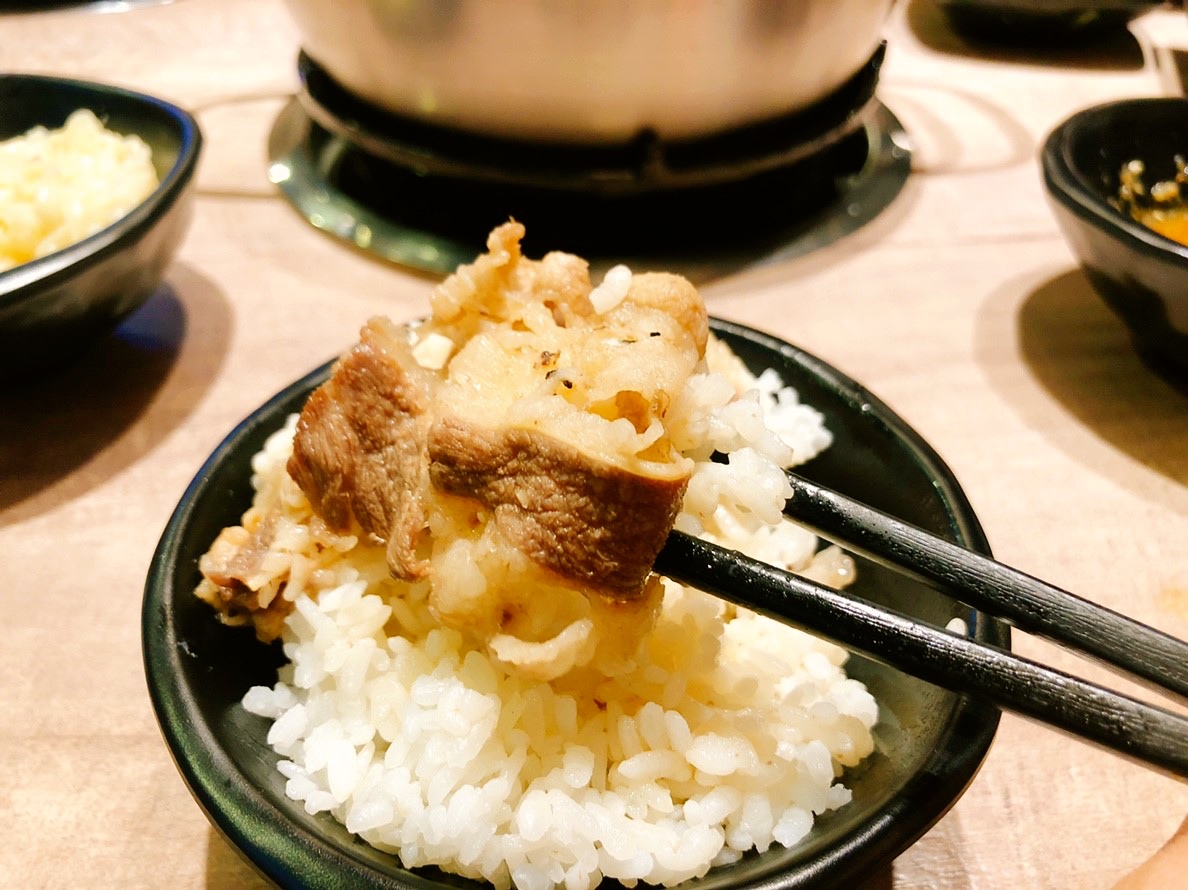 【台北 東吉水產】馬辣集團也推超市火鍋。60元享有麵食.牛丼.UCC咖啡.MEJI冰淇淋無限吃
