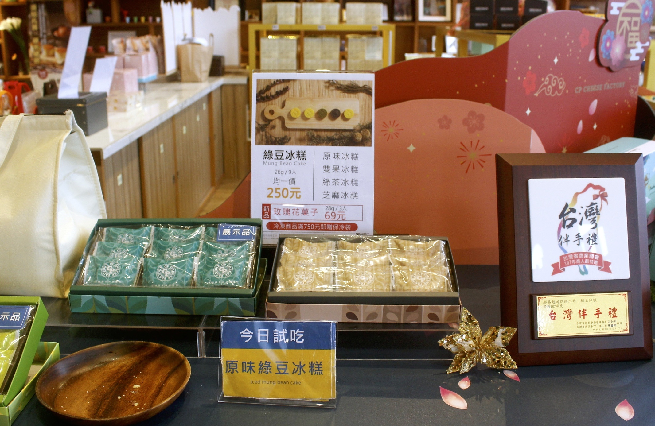 【宜蘭 超品起司烘焙工坊】以「起司」為主題巴洛克觀光工廠。四種起司披薩 【宜蘭 超品起司烘焙工坊】以「起司」為主題巴洛克觀光工廠。四種起司披薩