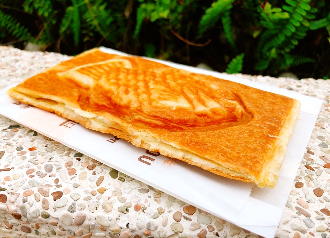 【桃園 浪花鯛魚燒】華泰名品街邊排隊店。香草卡士達可頌鯛70元