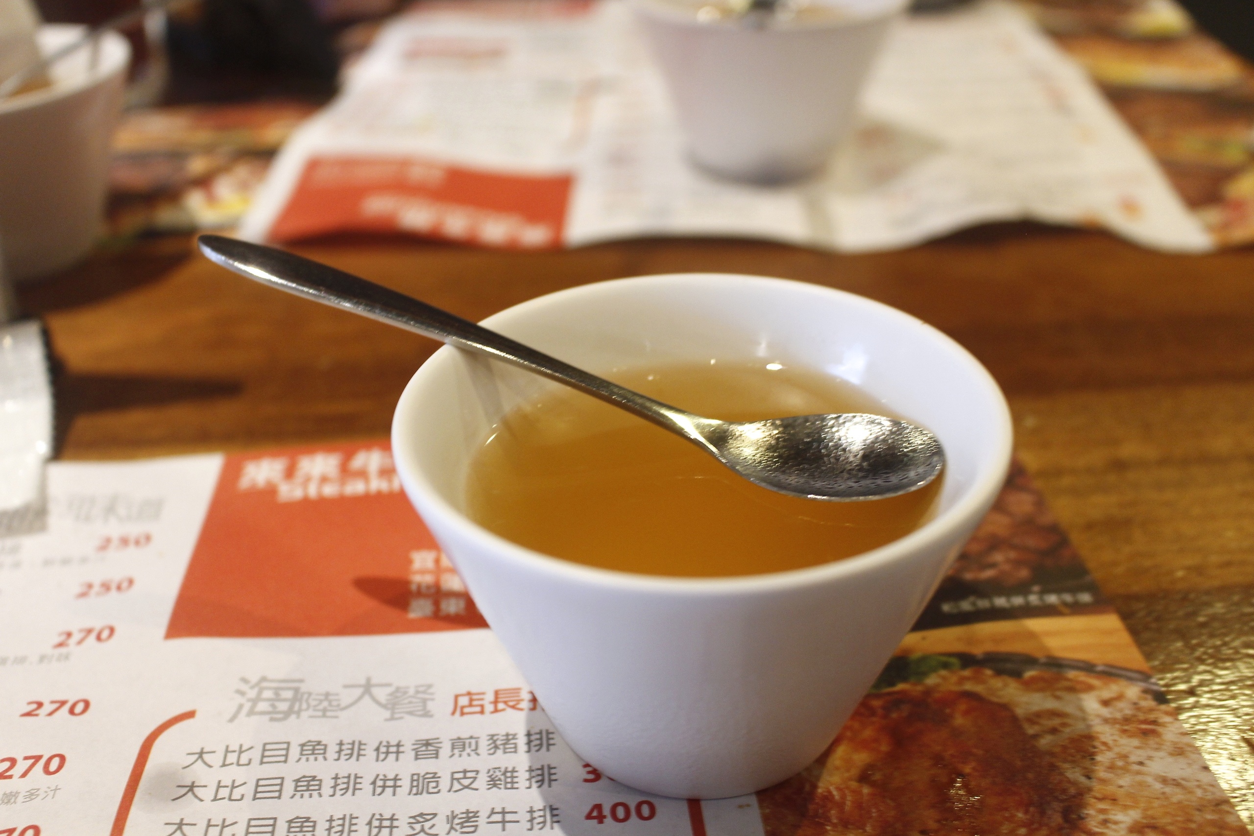【花蓮 來來牛排】當地人觀光客激推的CP值牛排。No.1脆皮濃湯好喝/義大利麵加量不加價/附設停車場