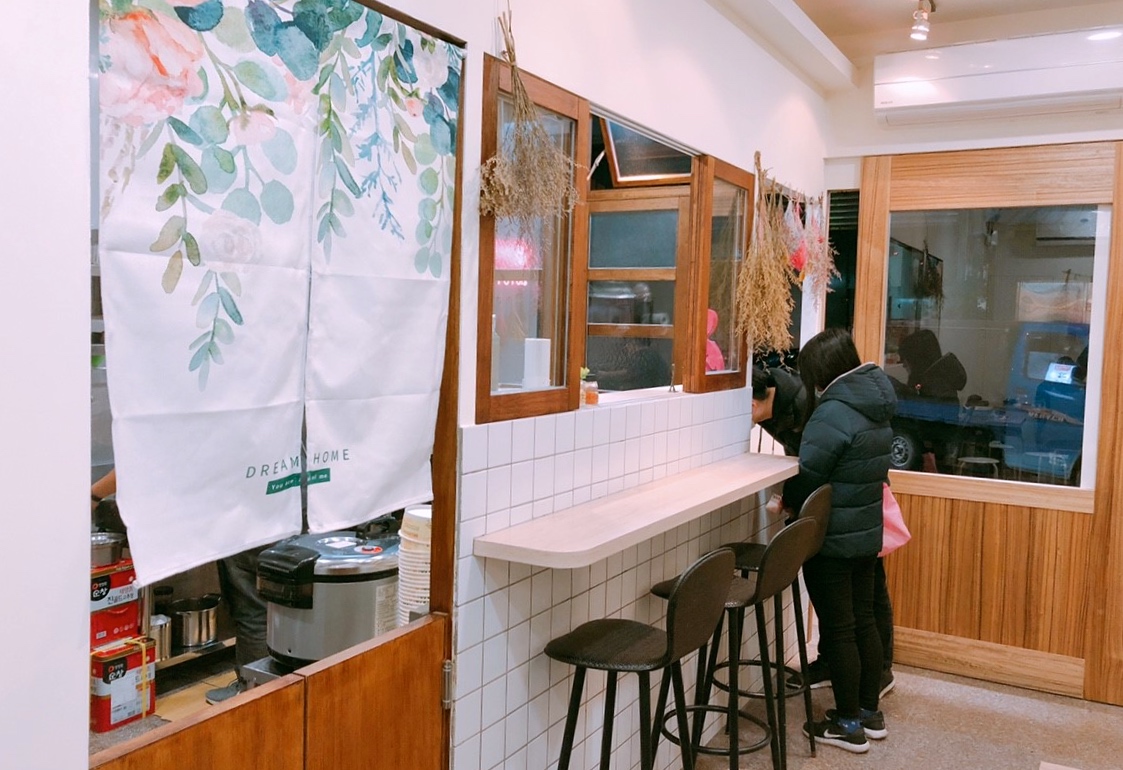 【桃園 Let's fun 來吃飯】網美風賣的卻是韓式家常麵。招牌Korea韓式拌飯只要90元!!! 