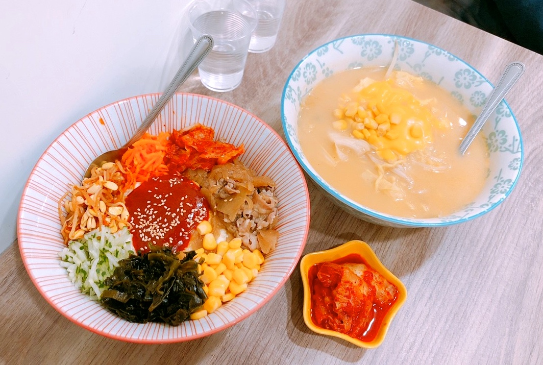 【桃園 Let's fun 來吃飯】網美風賣的卻是韓式家常麵。招牌Korea韓式拌飯只要90元!!! 