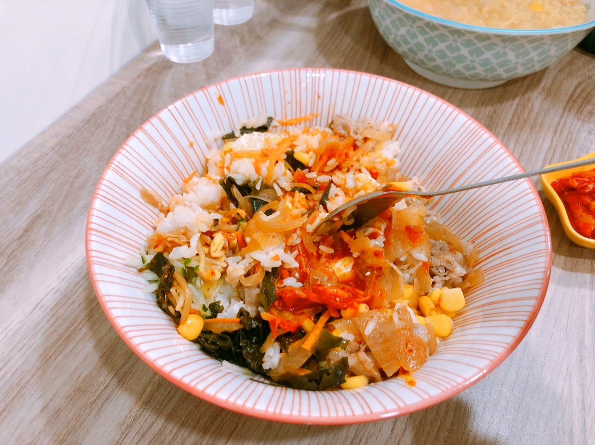 【桃園 Let's fun 來吃飯】網美風賣的卻是韓式家常麵。招牌Korea韓式拌飯只要90元!!! 