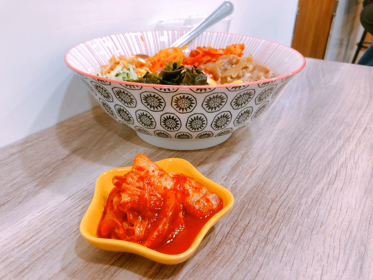 【桃園 Let's fun 來吃飯】網美風賣的卻是韓式家常麵。招牌Korea韓式拌飯只要90元!!! 