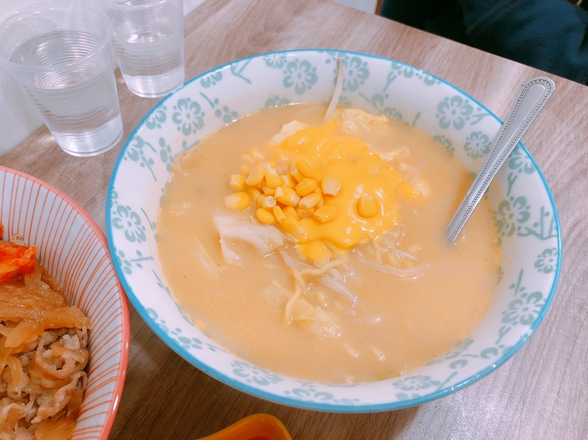 【桃園 Let's fun 來吃飯】網美風賣的卻是韓式家常麵。招牌Korea韓式拌飯只要90元!!! 