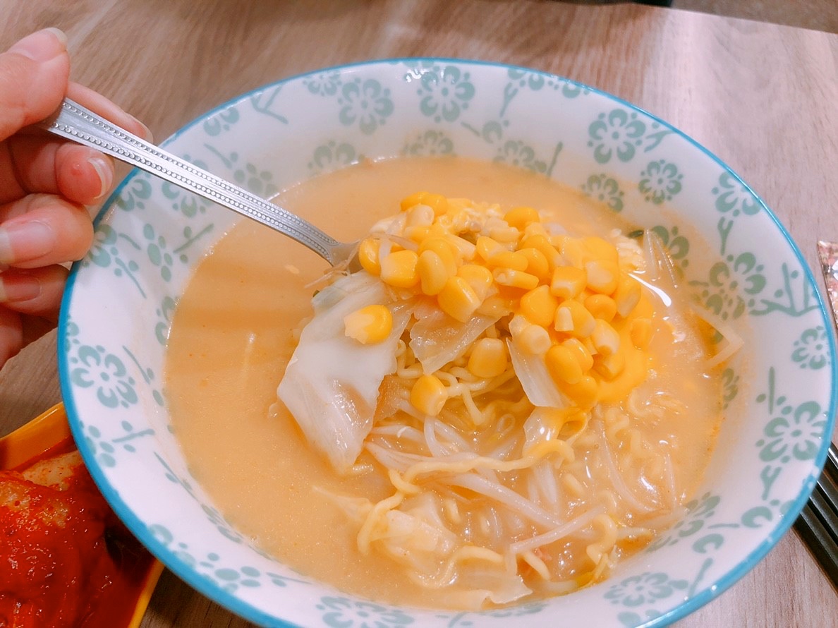 【桃園 Let's fun 來吃飯】網美風賣的卻是韓式家常麵。招牌Korea韓式拌飯只要90元!!! 