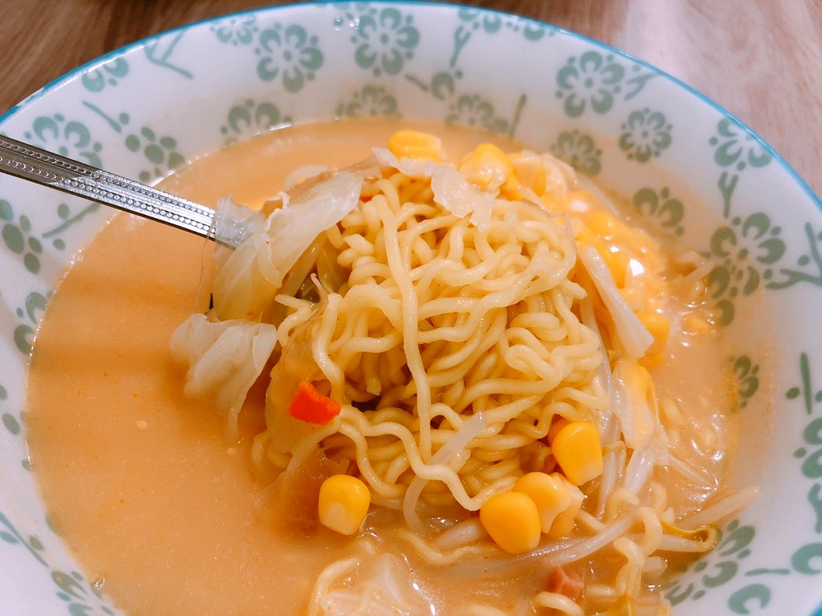 【桃園 Let's fun 來吃飯】網美風賣的卻是韓式家常麵。招牌Korea韓式拌飯只要90元!!! 