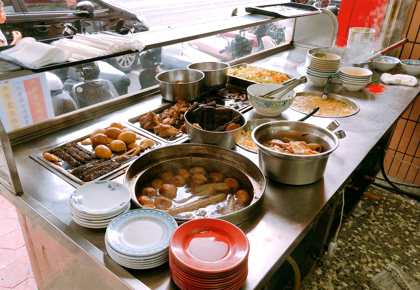 【嘉義 呆獅雞肉飯】傳承三代一甲子老店。銅板菜單點一桌不到150元? 【嘉義 呆獅雞肉飯】傳承三代一甲子老店。銅板菜單點一桌不到150元?