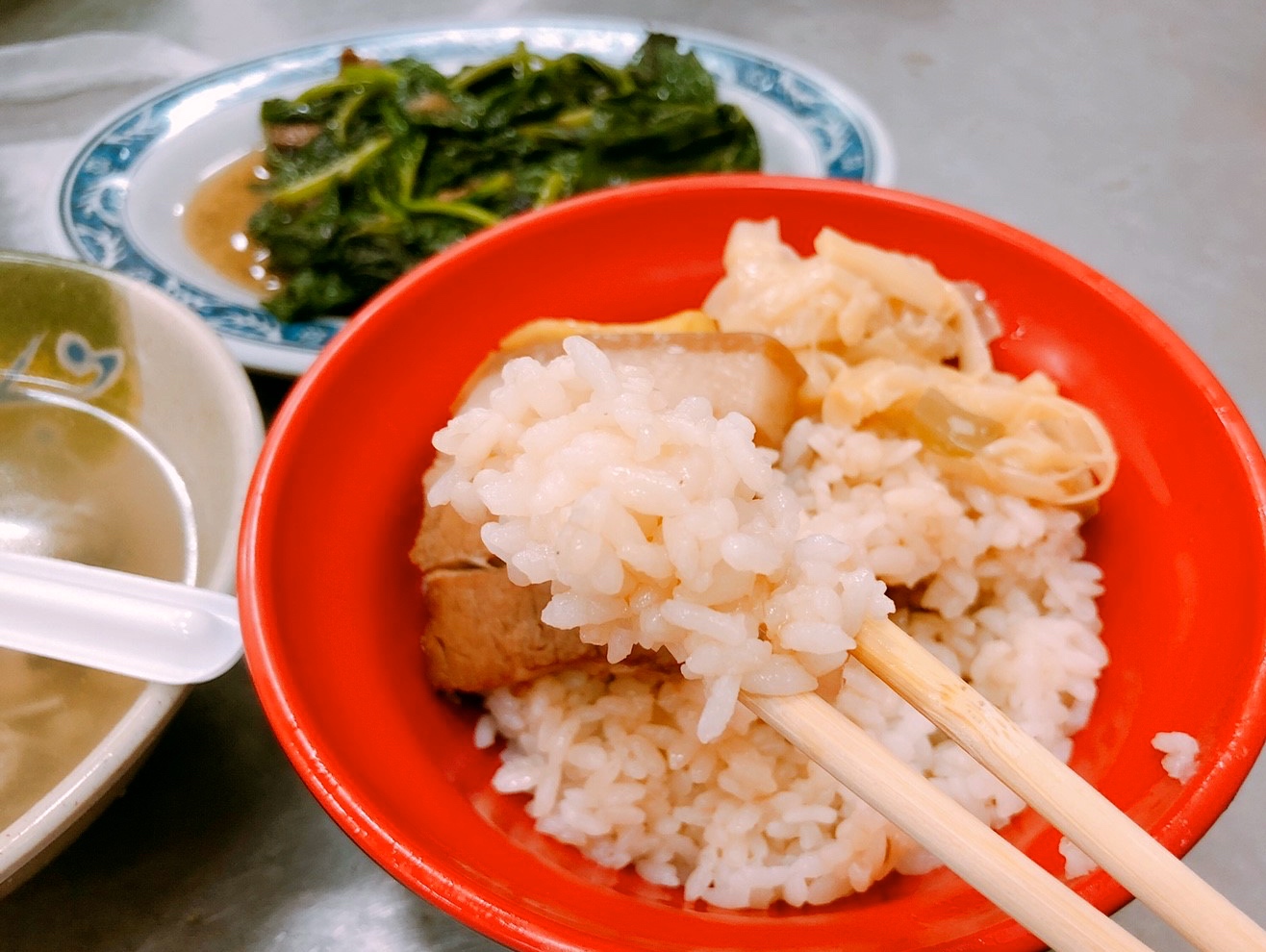 【嘉義 呆獅雞肉飯】傳承三代一甲子老店。銅板菜單點一桌不到150元? 【嘉義 呆獅雞肉飯】傳承三代一甲子老店。銅板菜單點一桌不到150元?