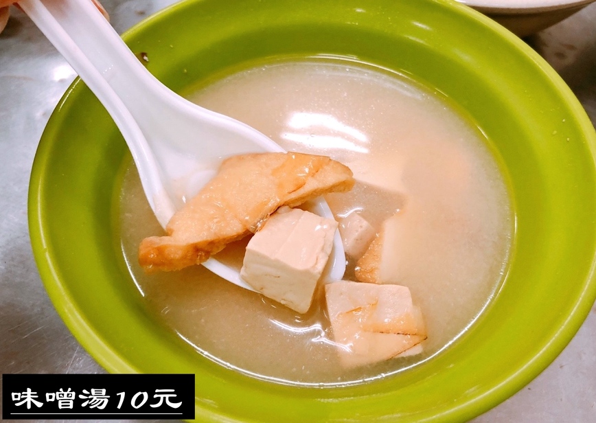 【嘉義 呆獅雞肉飯】傳承三代一甲子老店。銅板菜單點一桌不到150元?