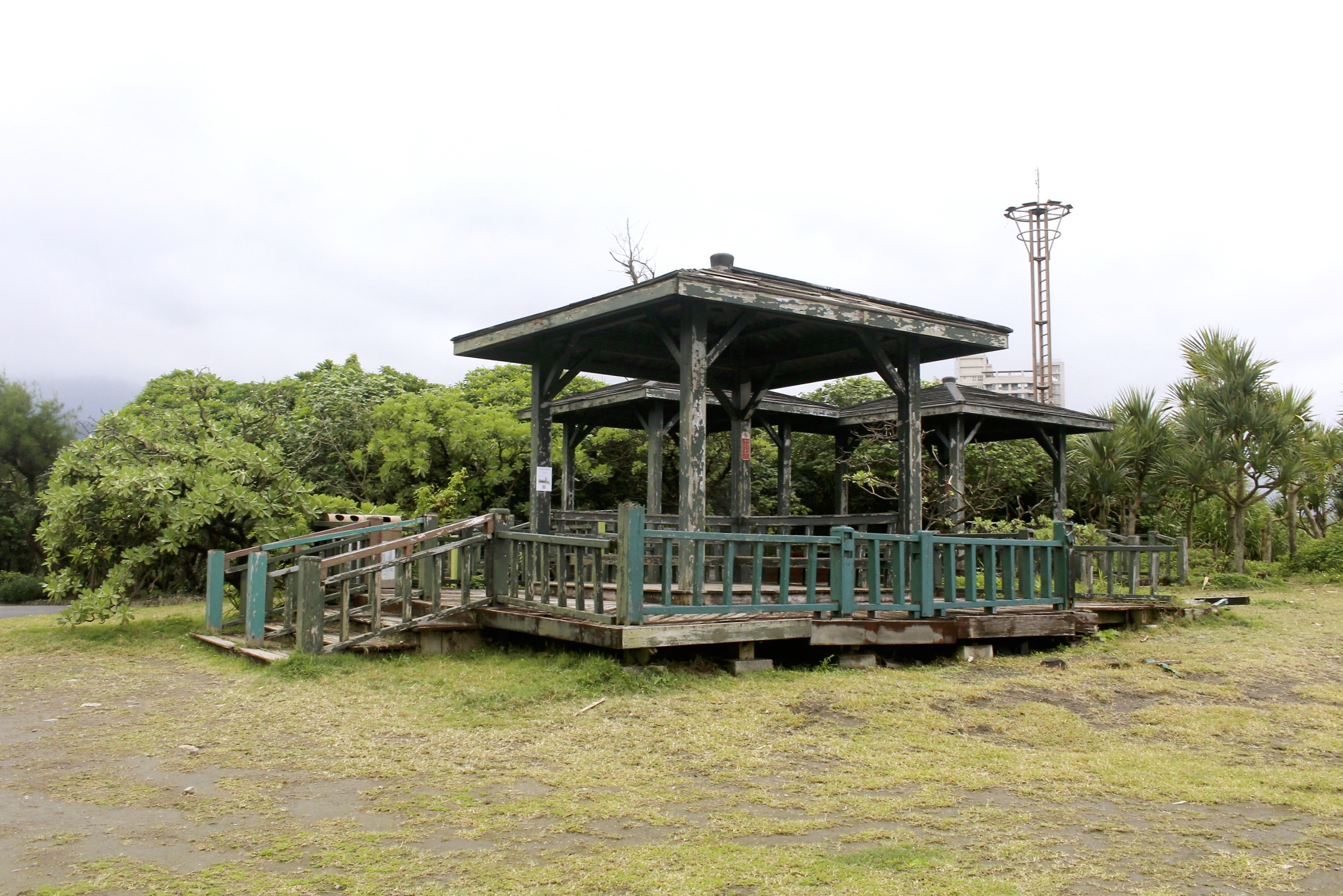 【宜蘭 濱海森林公園】海邊廢墟拍照點「八角瞭望台」。360度零死角欣賞美景!!