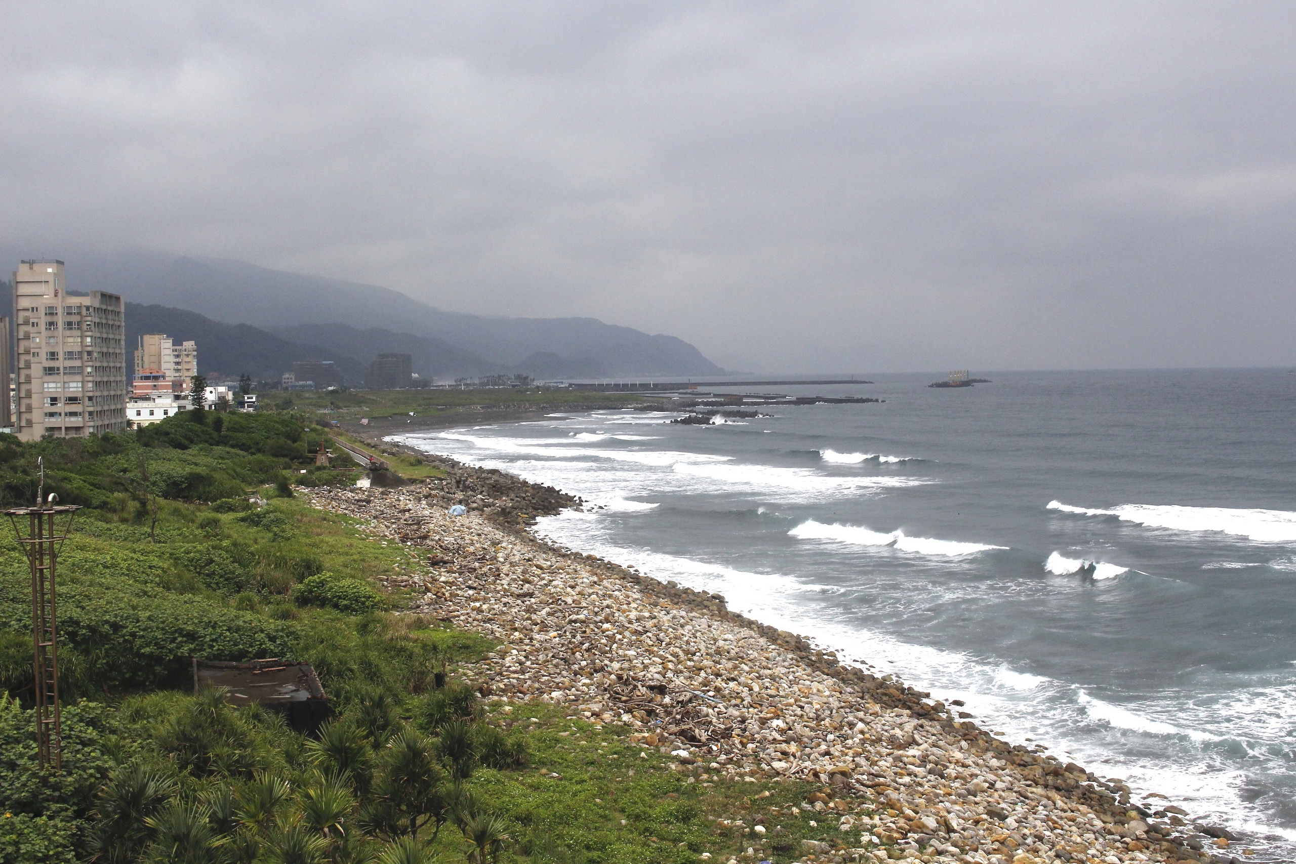 【宜蘭 濱海森林公園】海邊廢墟拍照點「八角瞭望台」。360度零死角欣賞美景!!