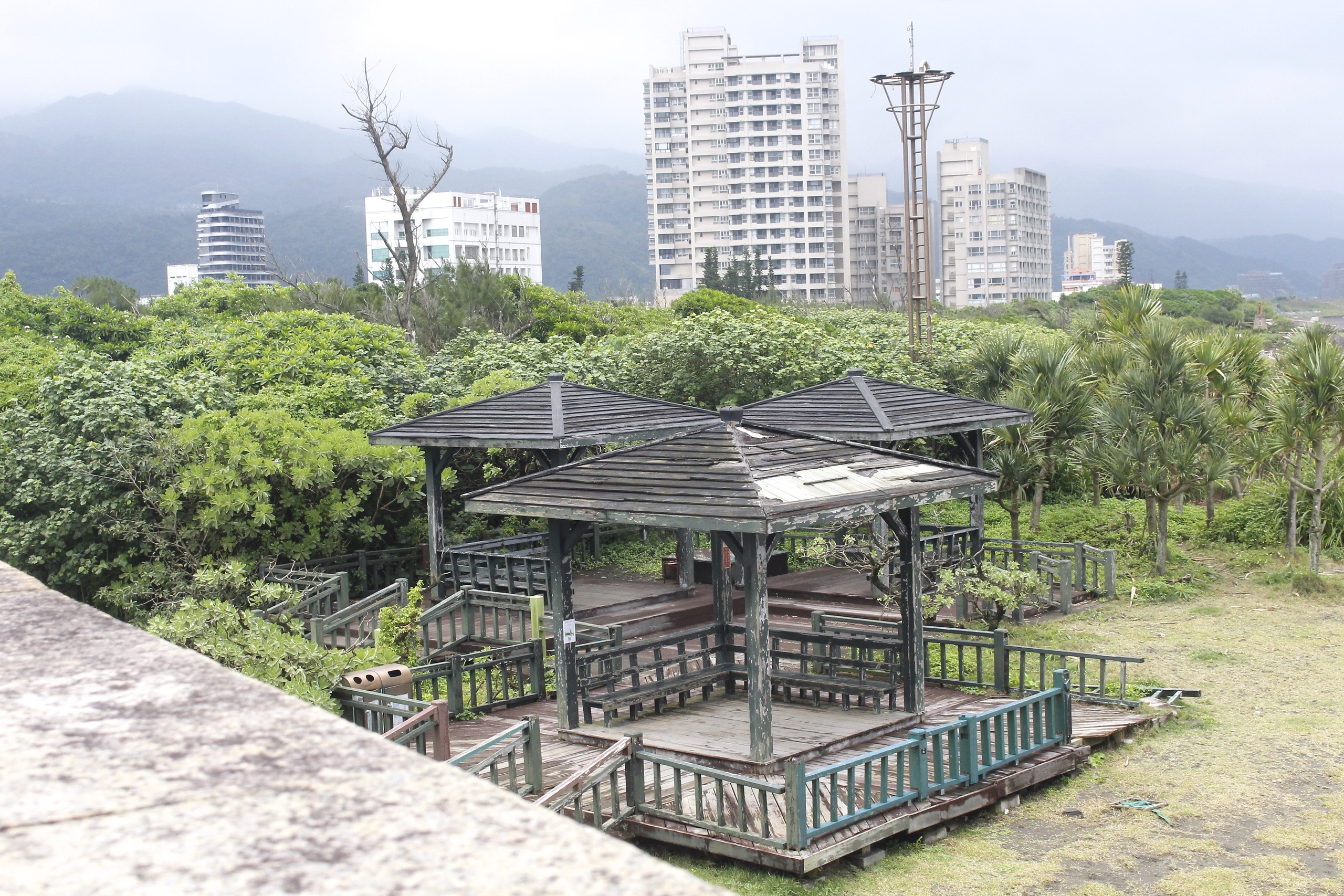 【宜蘭 濱海森林公園】海邊廢墟拍照點「八角瞭望台」。360度零死角欣賞美景!! 【宜蘭 濱海森林公園】海邊廢墟拍照點「八角瞭望台」。360度零死角欣賞美景!!