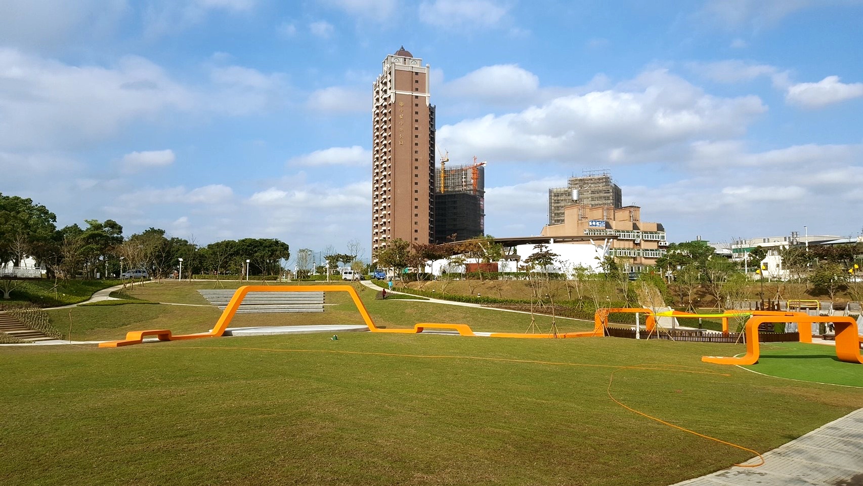 【桃園 風禾公園】中路特區防災公園。驚見!全桃園最長50米滾輪溜滑梯 【桃園 風禾公園】中路特區防災公園。驚見!全桃園最長50米滾輪溜滑梯
