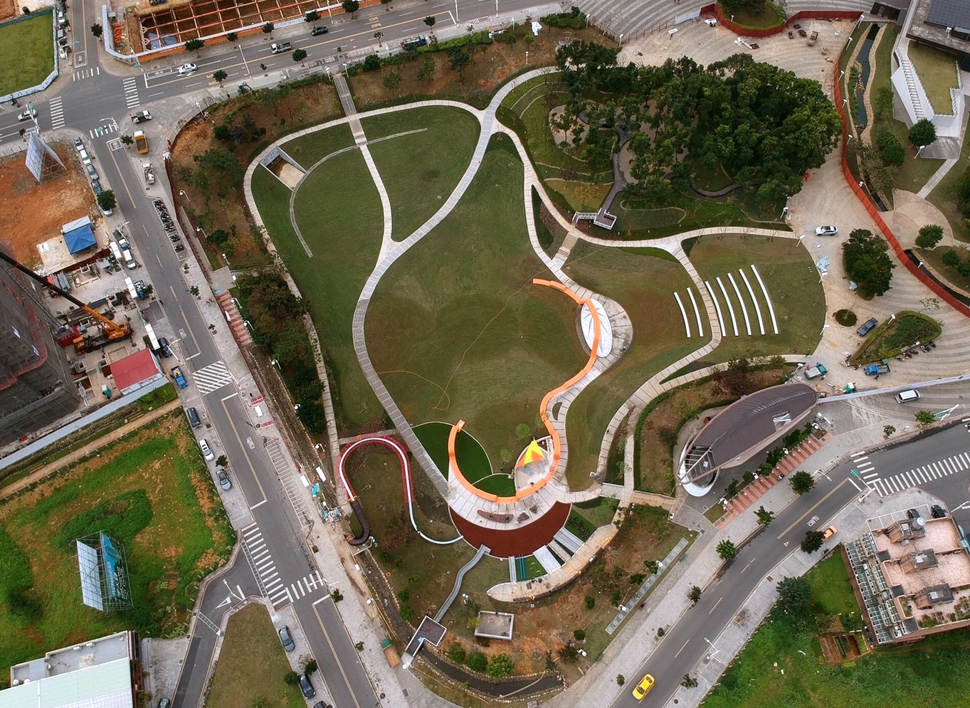 【桃園 風禾公園】中路特區防災公園。驚見!全桃園最長50米滾輪溜滑梯 【桃園 風禾公園】中路特區防災公園。驚見!全桃園最長50米滾輪溜滑梯