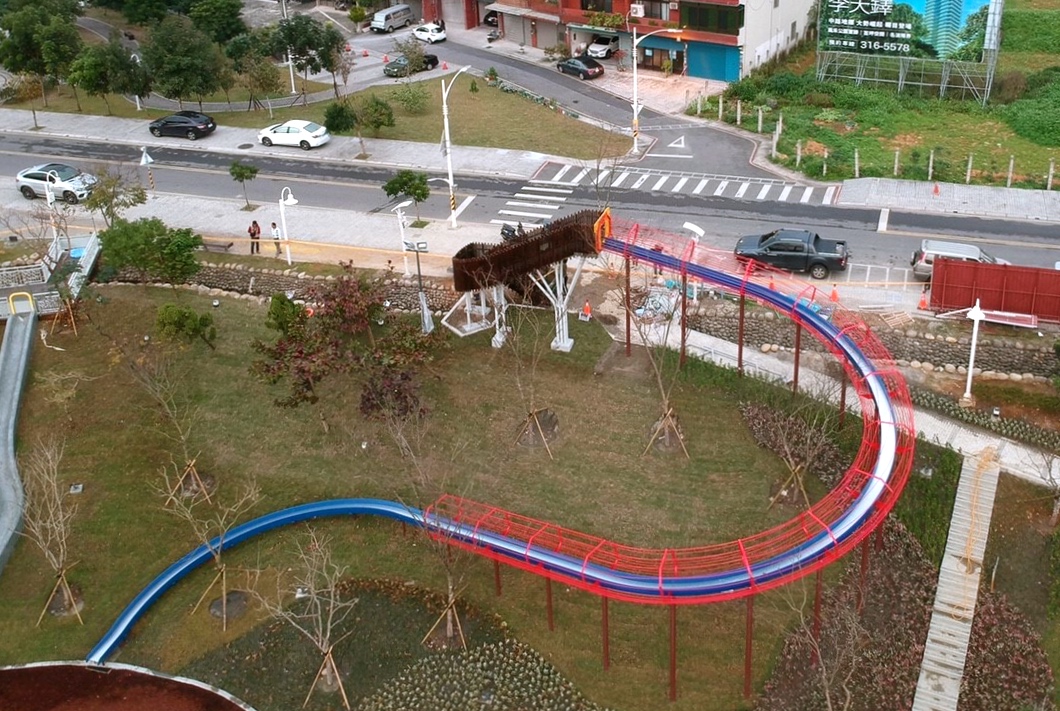 【桃園 風禾公園】中路特區防災公園。驚見!全桃園最長50米滾輪溜滑梯 【桃園 風禾公園】中路特區防災公園。驚見!全桃園最長50米滾輪溜滑梯