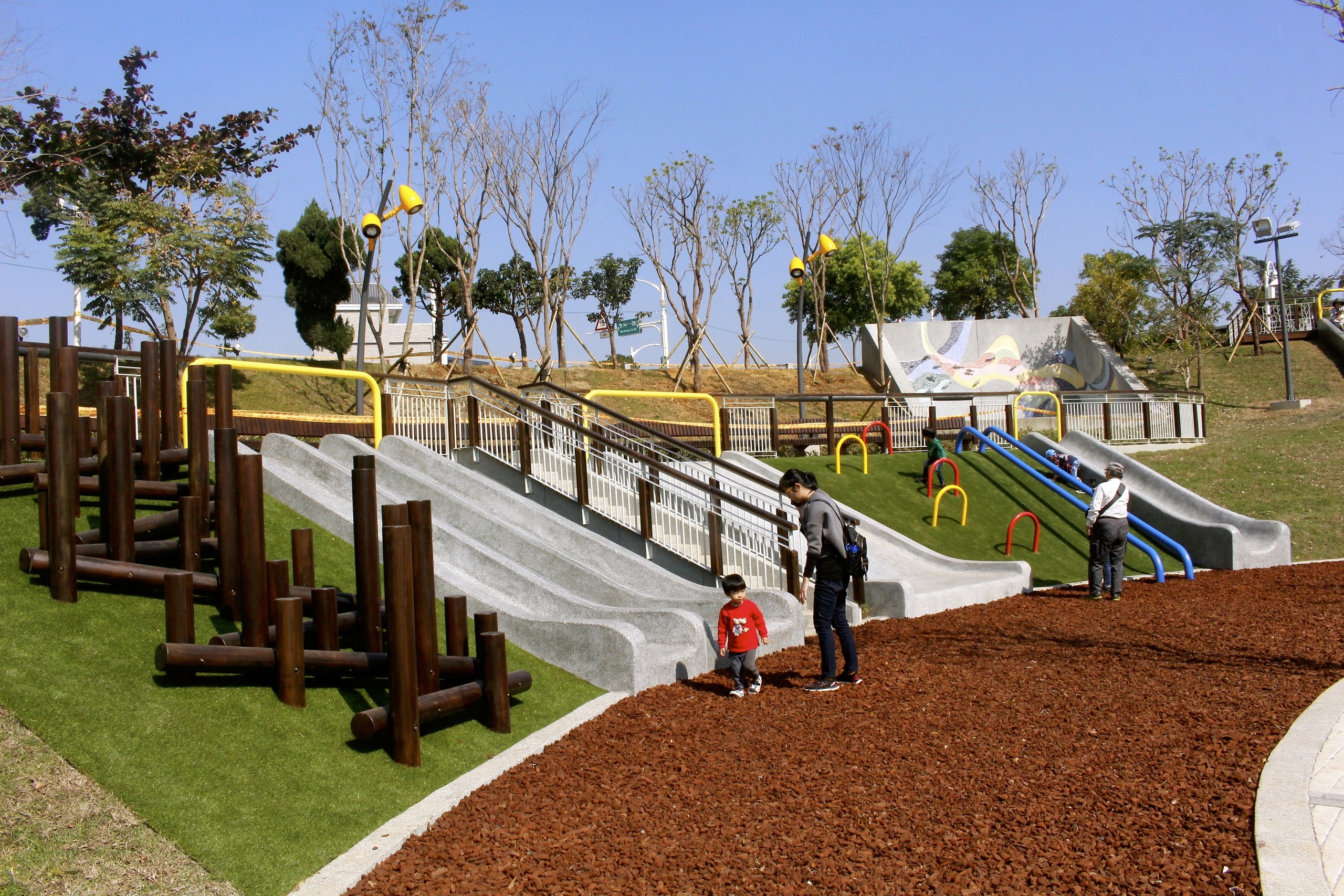 【桃園 風禾公園】中路特區防災公園。驚見！全桃園最長50米滾輪溜滑梯