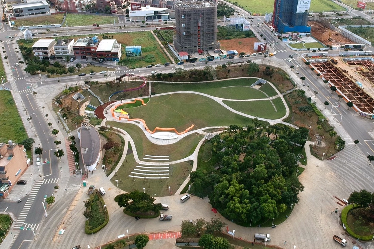 【桃園 風禾公園】中路特區防災公園。驚見!全桃園最長50米滾輪溜滑梯 【桃園 風禾公園】中路特區防災公園。驚見!全桃園最長50米滾輪溜滑梯