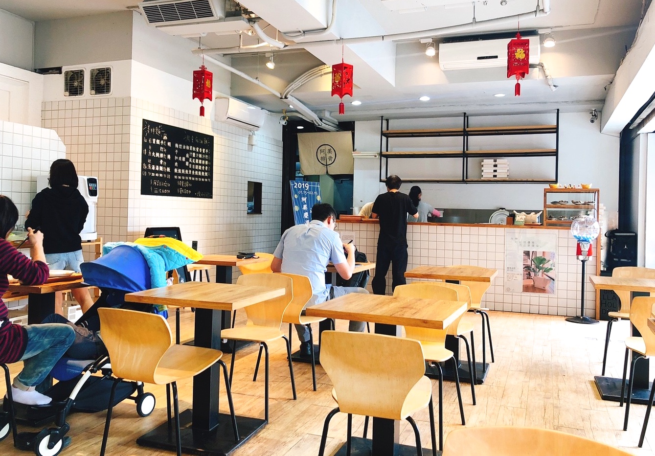 【桃園 阿美手打排骨】復古文青風台式小吃專賣店。經典手打排骨飯一份90元 【桃園 阿美手打排骨】復古文青風台式小吃專賣店。經典手打排骨飯一份90元