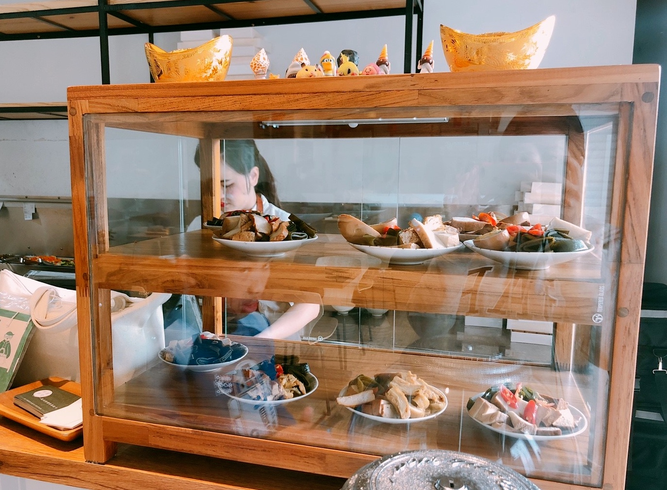 【桃園 阿美手打排骨】復古文青風台式小吃專賣店。經典手打排骨飯一份90元 【桃園 阿美手打排骨】復古文青風台式小吃專賣店。經典手打排骨飯一份90元