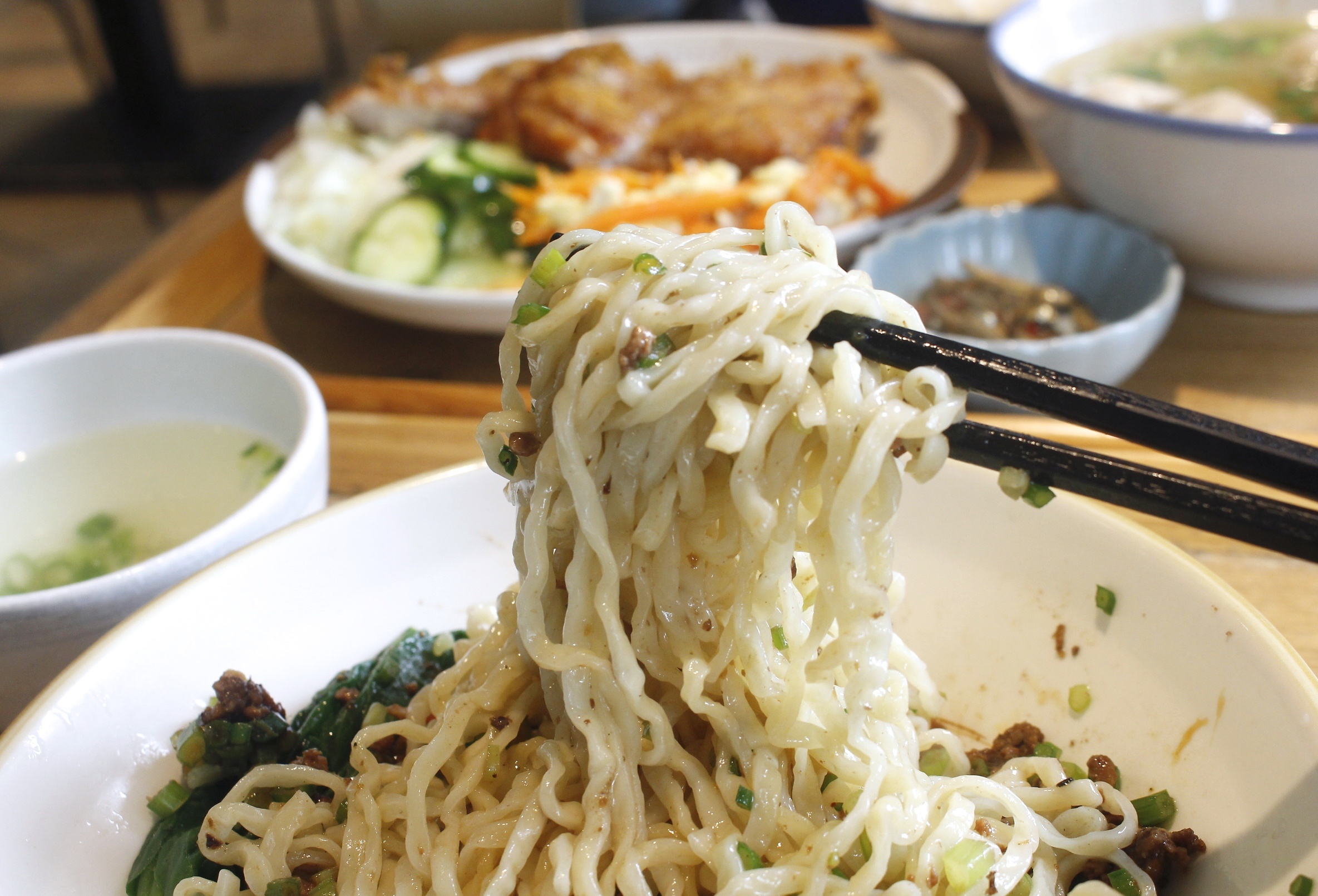 【桃園 阿美手打排骨】復古文青風台式小吃專賣店。經典手打排骨飯一份90元 【桃園 阿美手打排骨】復古文青風台式小吃專賣店。經典手打排骨飯一份90元