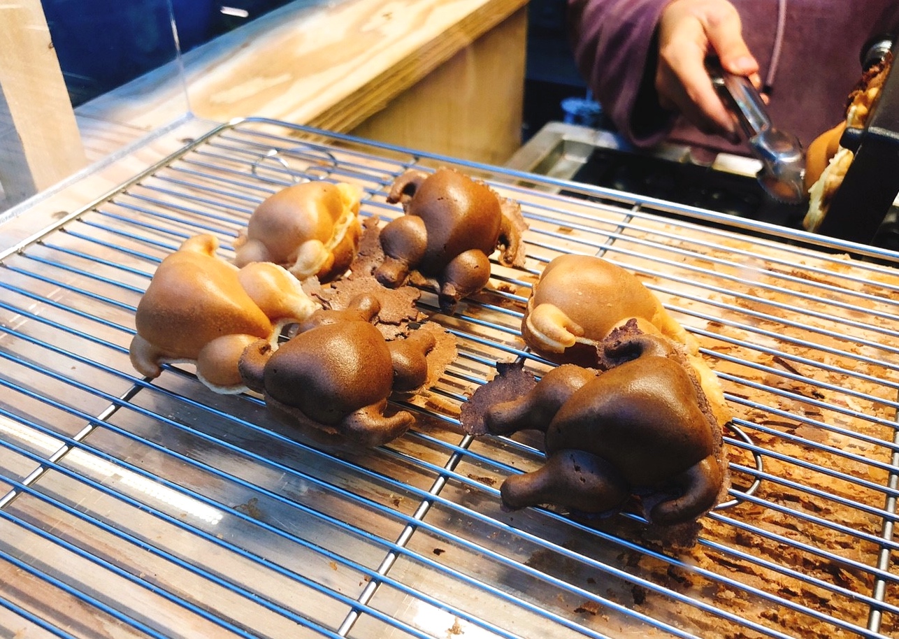 【桃園 野士麥德】中原夜市也能吃到？台中逢甲上來的 “烤全雞”雞蛋糕