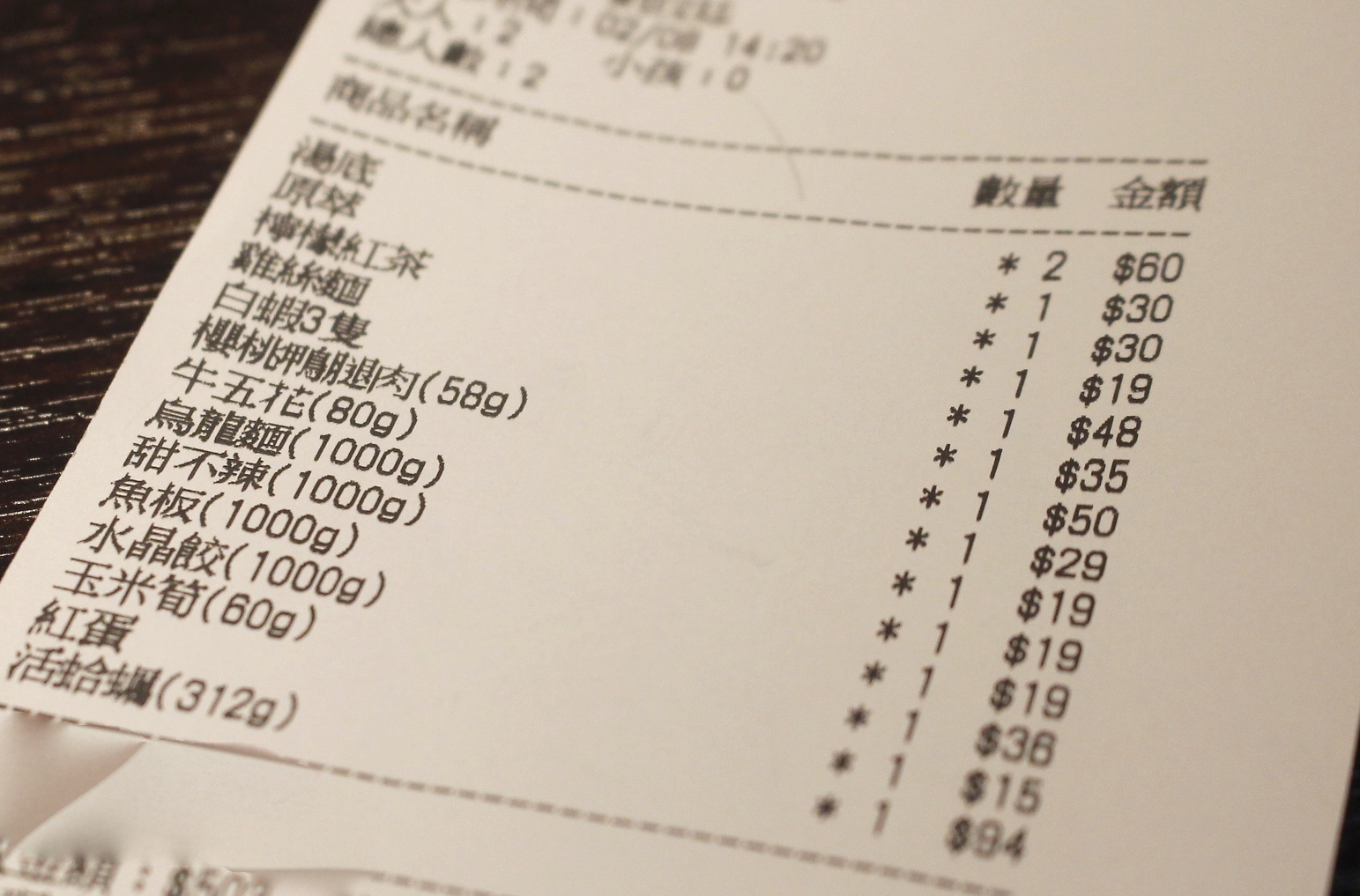 【桃園 超越水產】肉多多品牌也有超市火鍋。活體海鮮水族箱/提供免費蒸籠