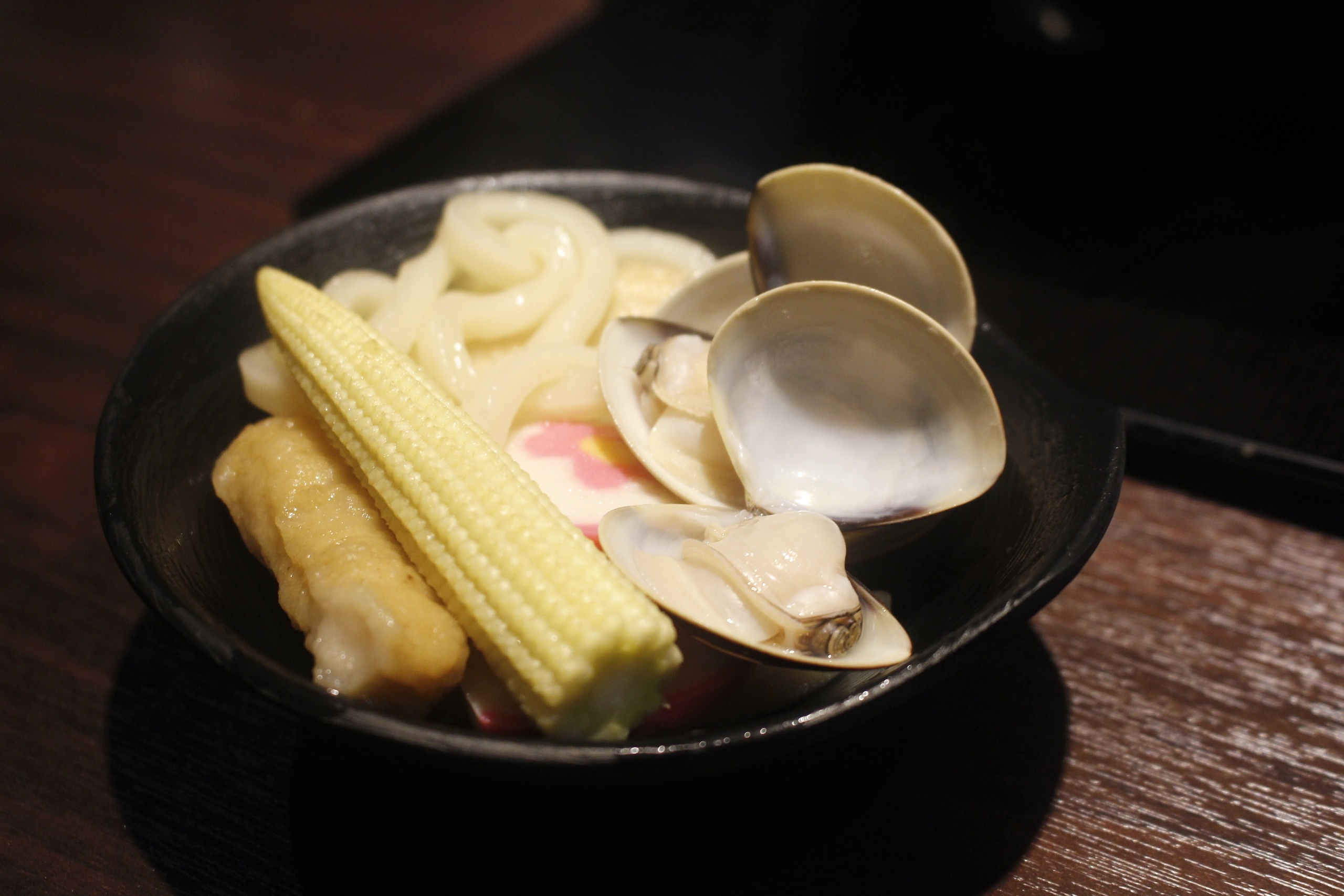 【桃園 超越水產】肉多多品牌也有超市火鍋。活體海鮮水族箱/提供免費蒸籠