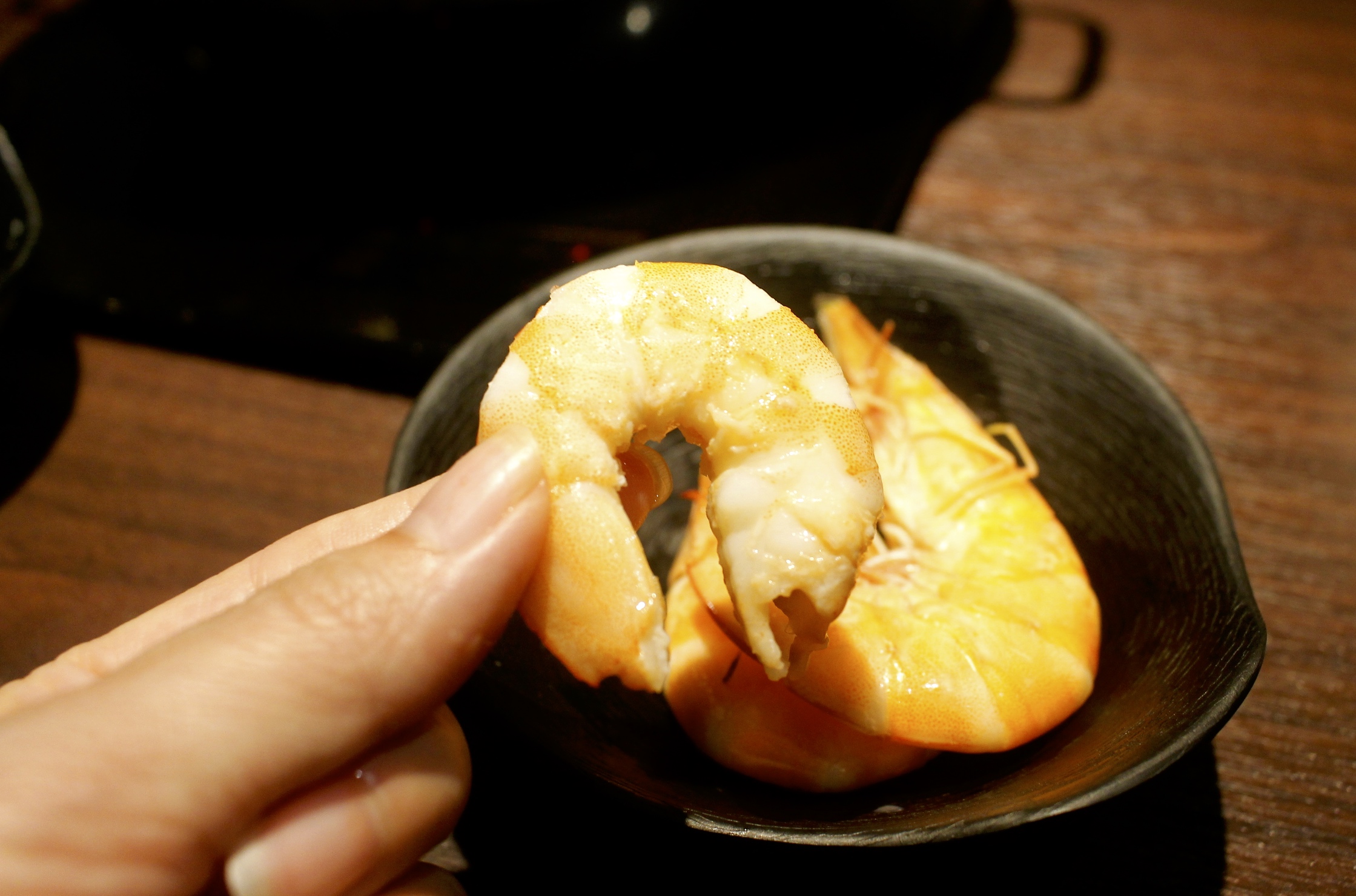 【桃園 超越水產】肉多多品牌也有超市火鍋。活體海鮮水族箱/提供免費蒸籠