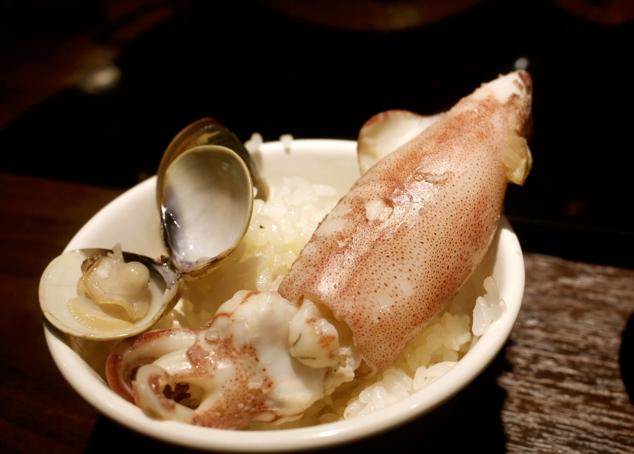 【桃園 超越水產】肉多多品牌也有超市火鍋。活體海鮮水族箱/提供免費蒸籠