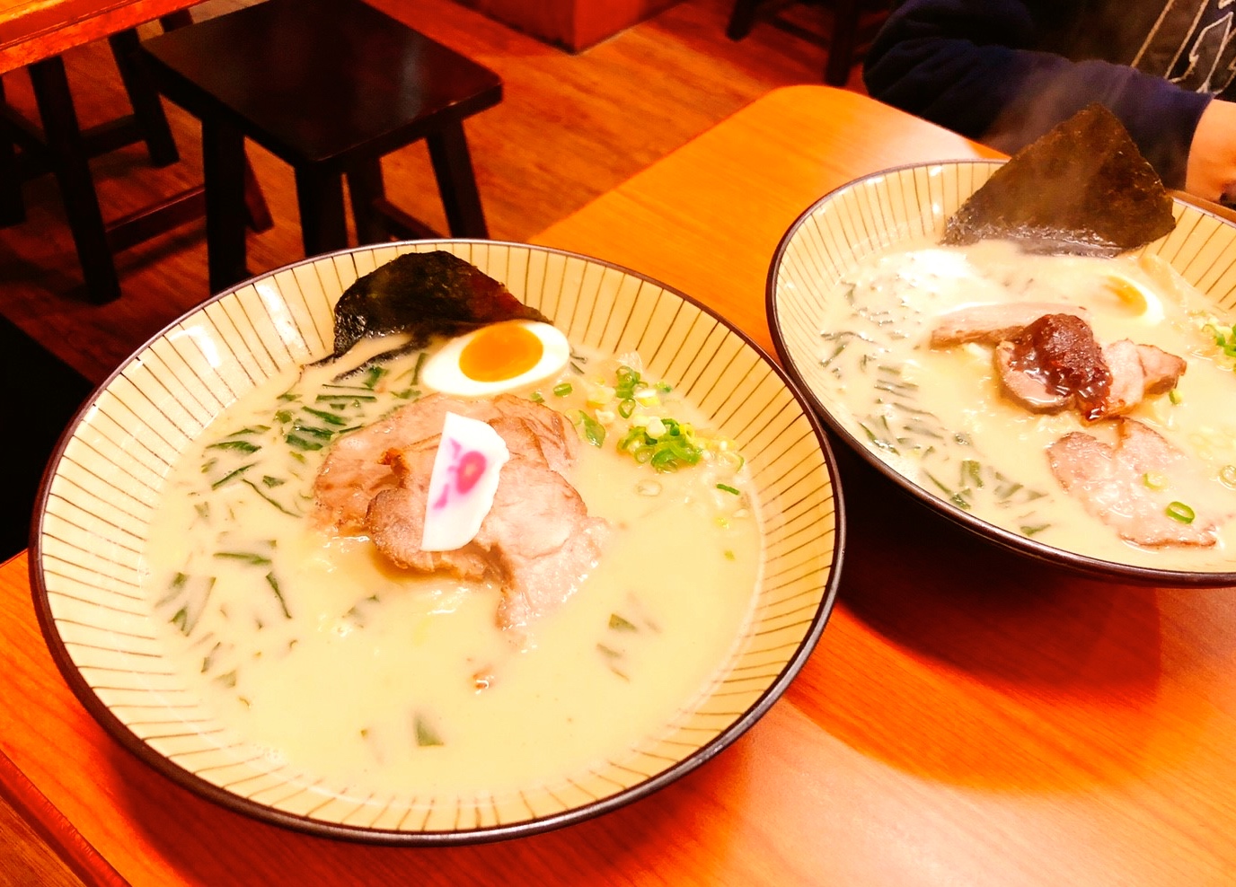 【桃園 11番町豚骨拉麵】龜山銘傳拉麵店。地獄豚骨湯再加三片叉燒肉!!!