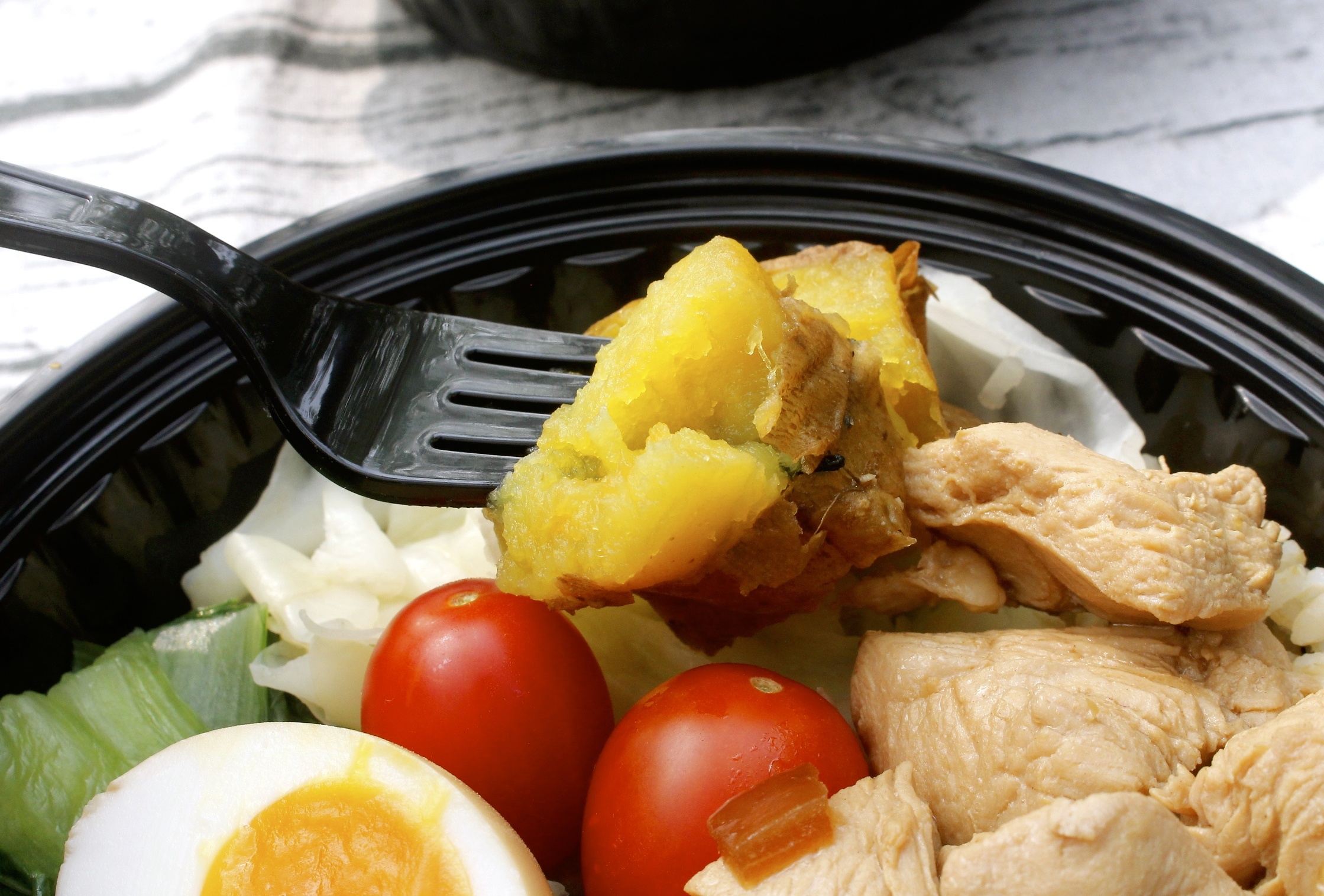 【桃園 ikiwi趣味究食】適合怕胖上班族「活力雞肉餐才355kcal」真的好低卡!!!