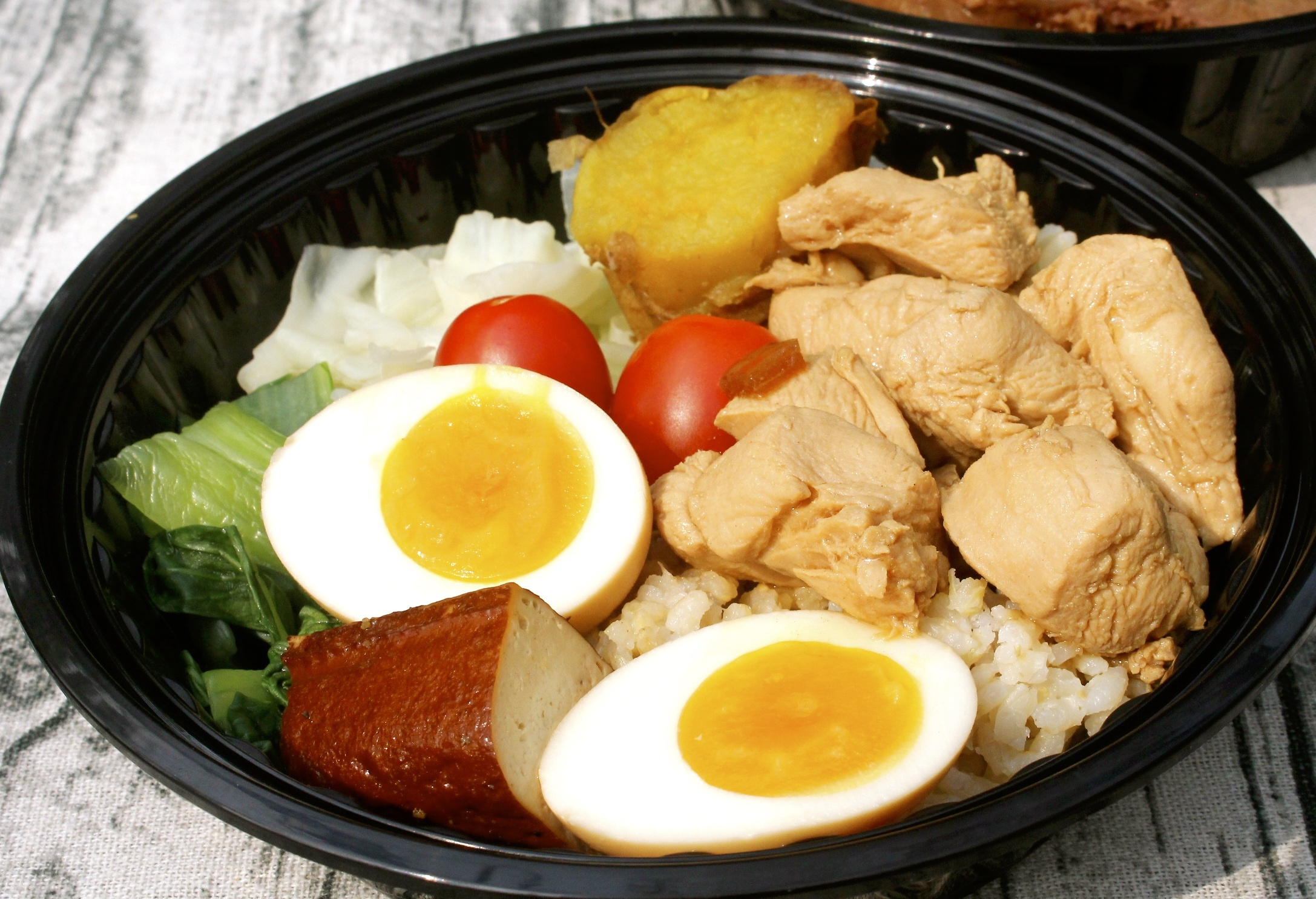 【桃園 ikiwi趣味究食】適合怕胖上班族「活力雞肉餐才355kcal」真的好低卡!!!