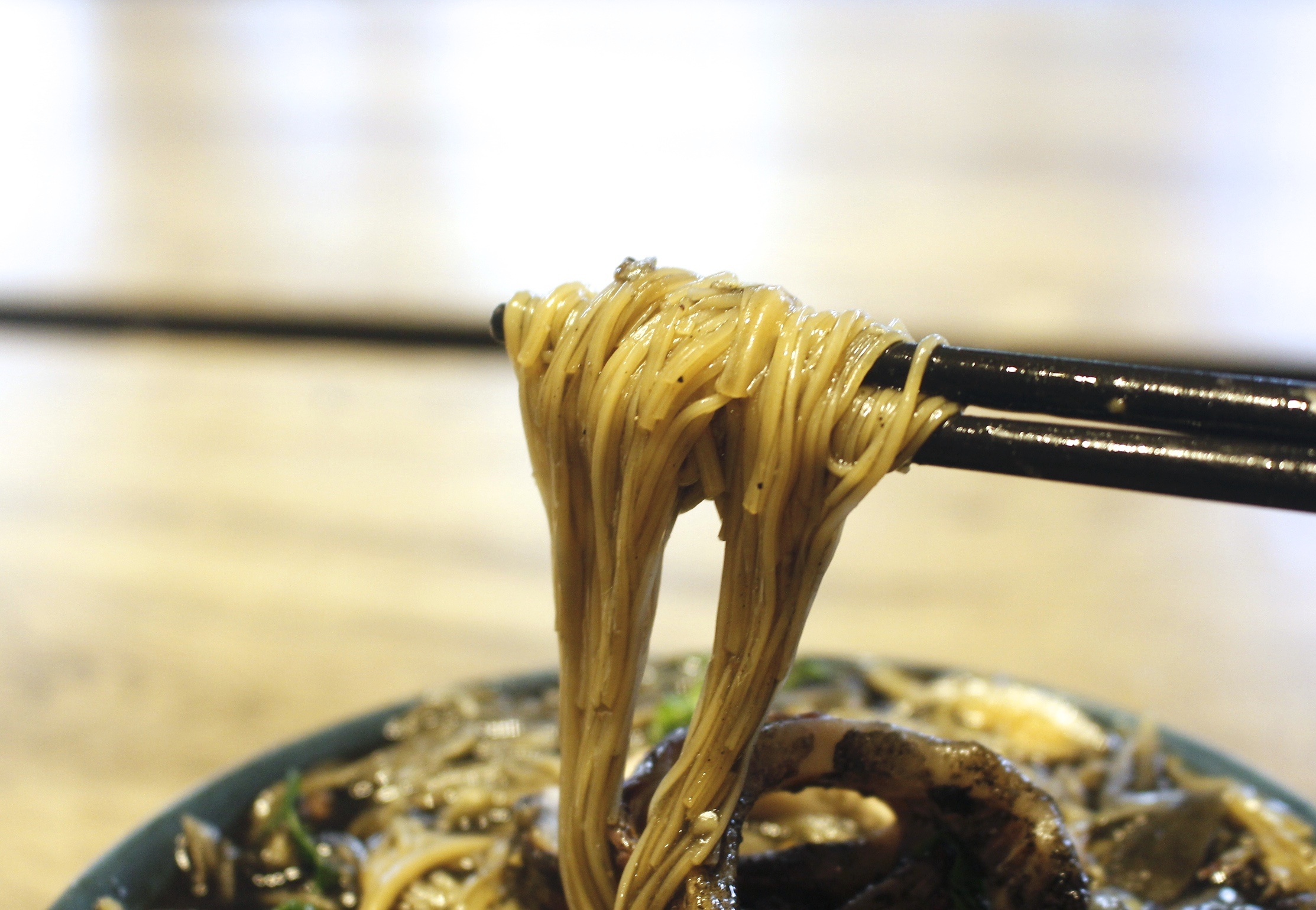【新北 ㄅㄌㄟㄎ創意麵線】好大膽的三重麵線店。傳統紅麵線結合現炒鐵板料!!!