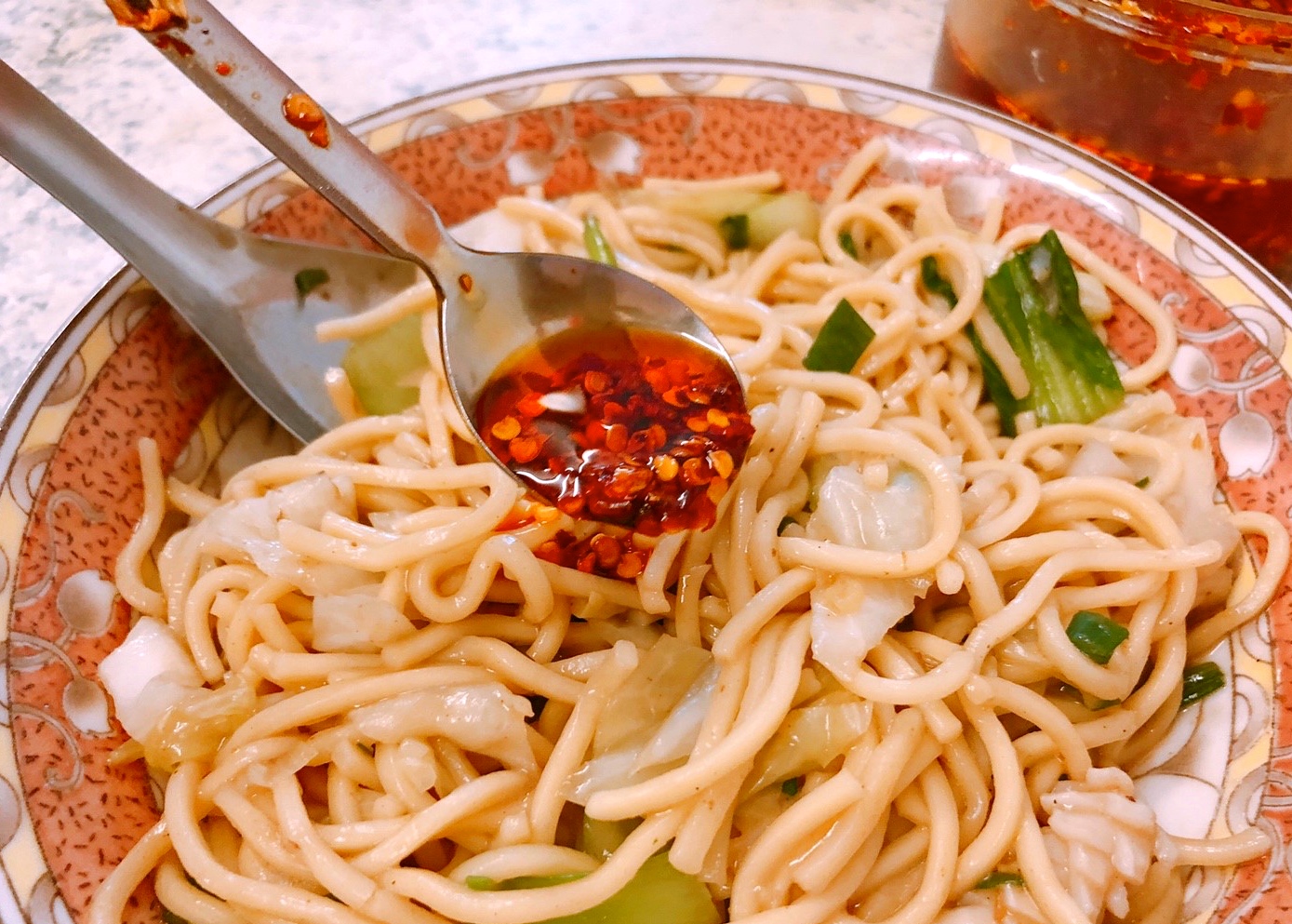 【台北 八條牛肉麵】條通商圈老字號牛肉麵。連日本人都前來嚐鮮
