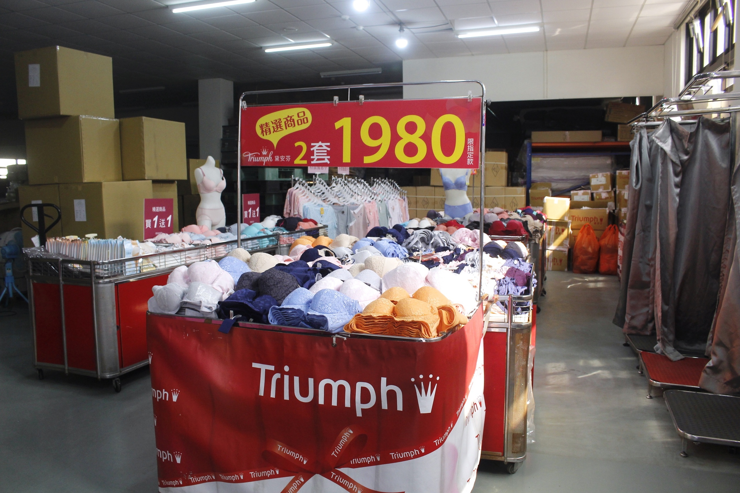 【桃園 黛安芬集團年度特賣】超殺貼身褲99元起.成套價.買一送一。加碼活動「特價品消費滿2000現折200」 【桃園 黛安芬集團年度特賣】超殺貼身褲99元起.成套價.買一送一。加碼活動「特價品消費滿2000現折200」