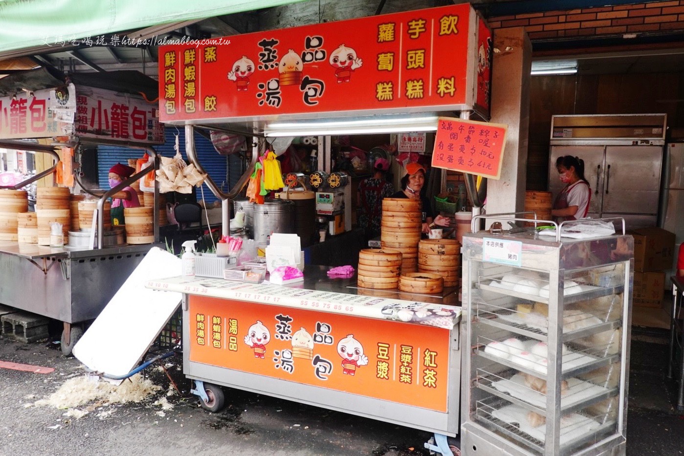 【桃園 蒸品湯包】忠貞市場入口小攤車。鮮蝦湯包藏著整尾白蝦! 【桃園 蒸品湯包】忠貞市場入口小攤車。鮮蝦湯包藏著整尾白蝦!