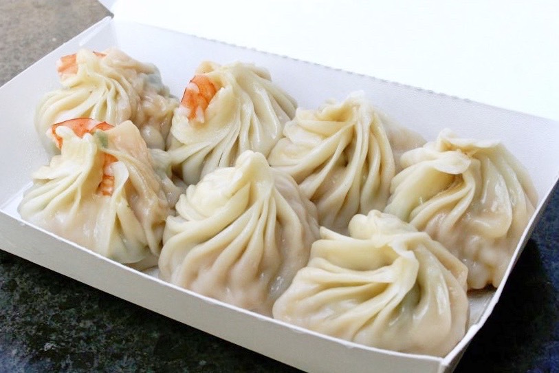 【桃園 蒸品湯包】忠貞市場入口小攤車。鮮蝦湯包藏著整尾白蝦! 【桃園 蒸品湯包】忠貞市場入口小攤車。鮮蝦湯包藏著整尾白蝦!