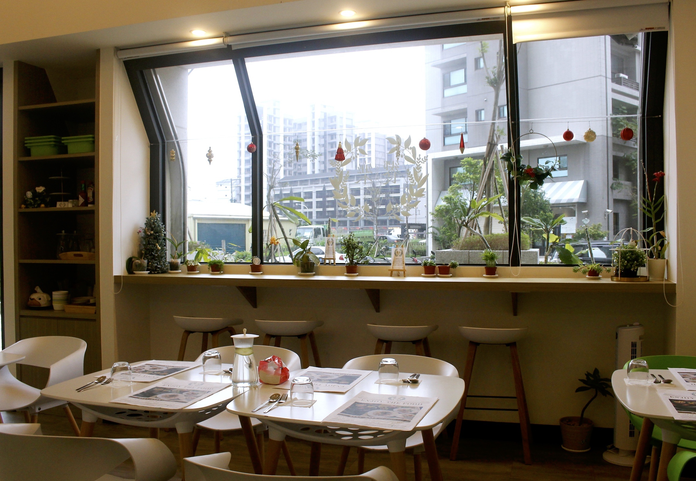 【桃園 饗樂食光】藏匿大樓好評餐廳。早餐三明治附唐寧紅茶69元起/推甜點「豐收.水果千層」 【桃園 饗樂食光】藏匿大樓好評餐廳。早餐三明治附唐寧紅茶69元起/推甜點「豐收.水果千層」