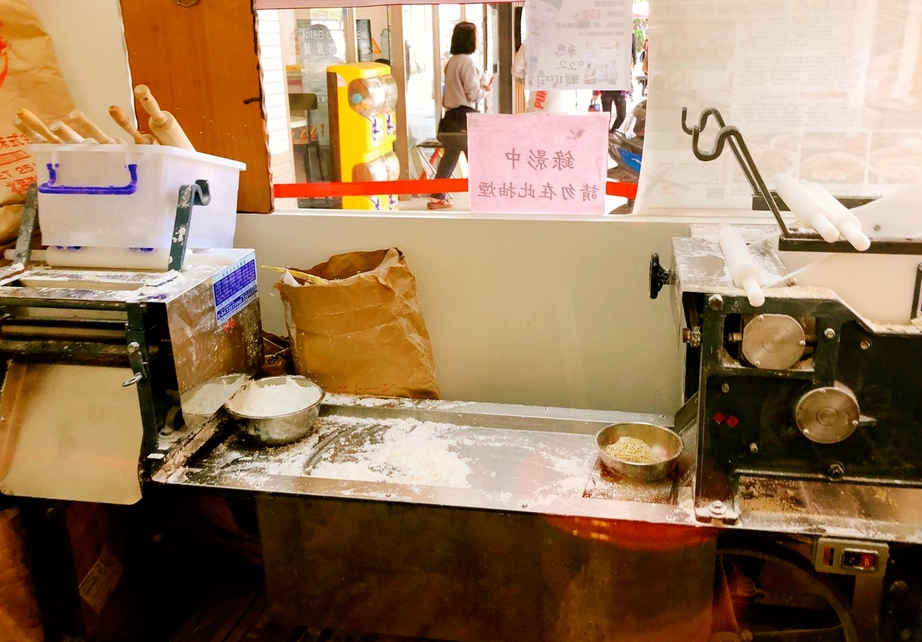 【桃園 麵家勝八】正宗豚骨拉麵「中午超限量30碗」。方形焦燻叉燒/自製柚子拉麵